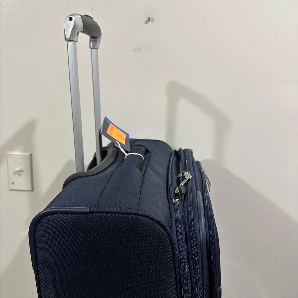 Skyway Navy Blue Spinner Suitcase